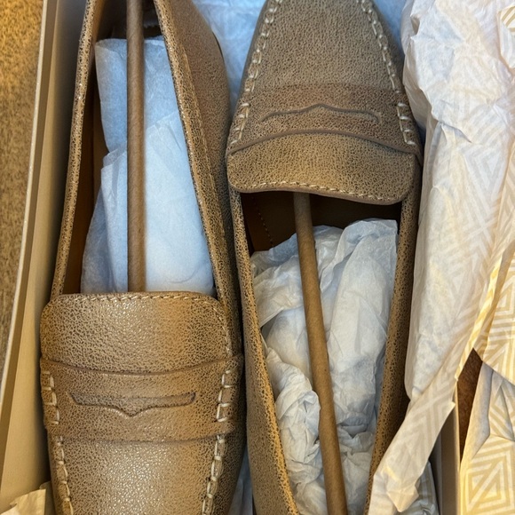 Brand New Donald Pliner Binah Leather Loafer, Light Bronze, Size 7.5 - Picture 7 of 8